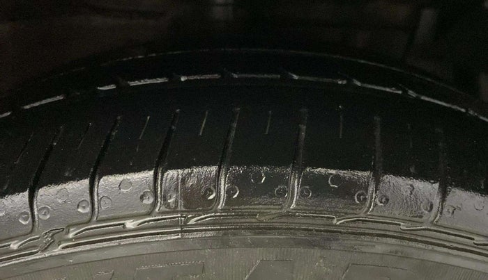 2021 Maruti Ciaz DELTA AT 1.5 SHVS PETROL, Petrol, Automatic, 47,024 km, Right Front Tyre Tread