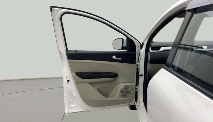 2020 Renault TRIBER RXZ AMT, Petrol, Automatic, 15,381 km, LHS Front Door