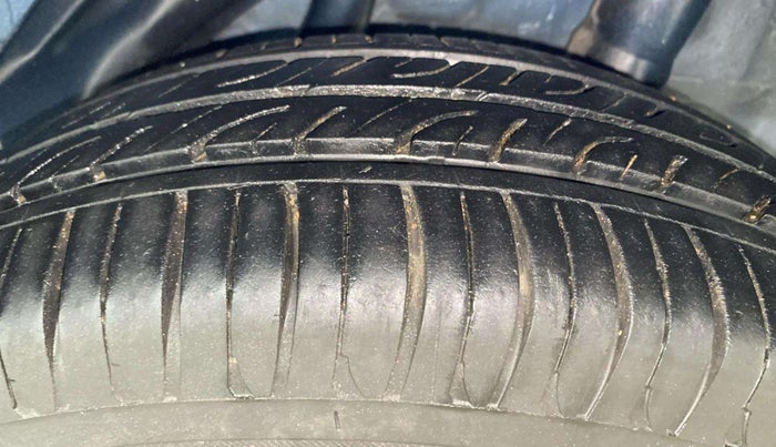2013 Honda Brio S MT, Petrol, Manual, 70,736 km, Left Rear Tyre Tread