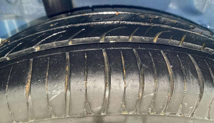 2013 Honda Brio S MT, Petrol, Manual, 70,736 km, Right Rear Tyre Tread