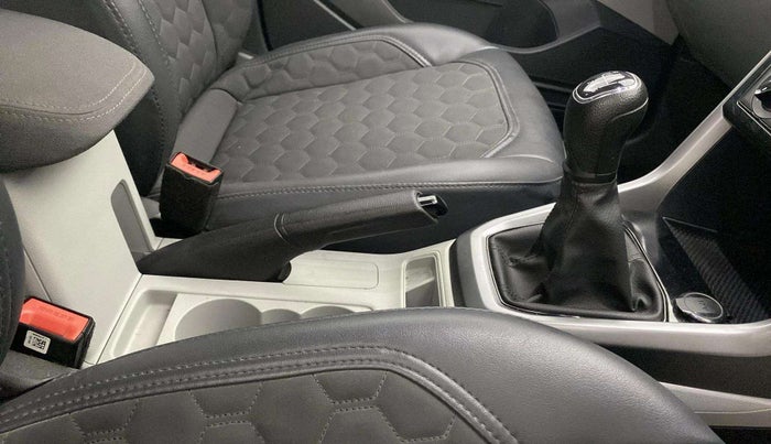 2022 Skoda KUSHAQ AMBITION 1.0L TSI MT, Petrol, Manual, 17,164 km, Gear Lever