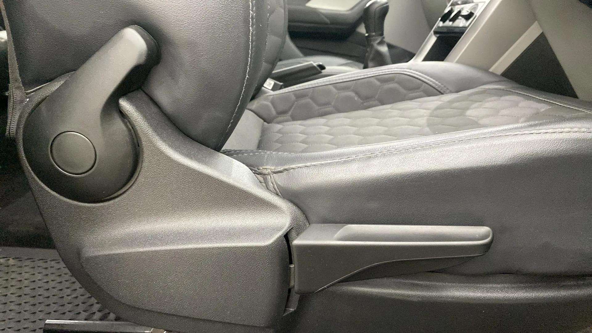 Driver-side-adjustment-panel-40