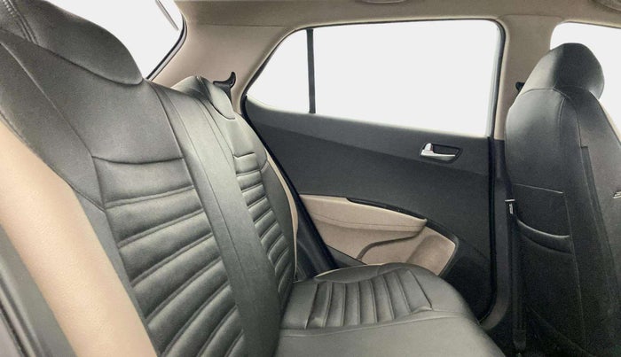 2016 Hyundai Grand i10 SPORTZ 1.2 KAPPA VTVT, CNG, Manual, 87,119 km, Right Side Rear Door Cabin