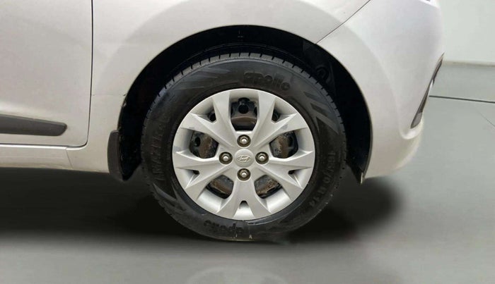 2016 Hyundai Grand i10 SPORTZ 1.2 KAPPA VTVT, CNG, Manual, 87,119 km, Right Front Wheel