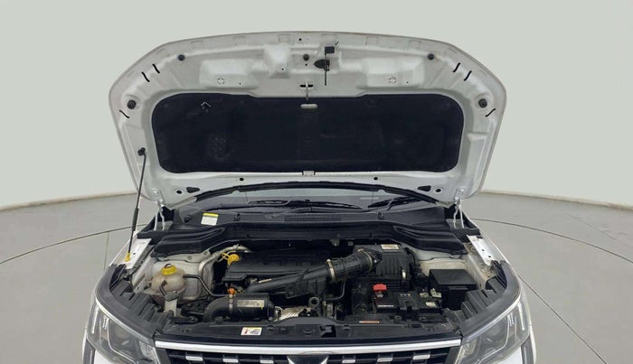 2023 Mahindra XUV300 W8 (O) 1.2 PETROL, Petrol, Manual, 11,729 km, Open Bonet
