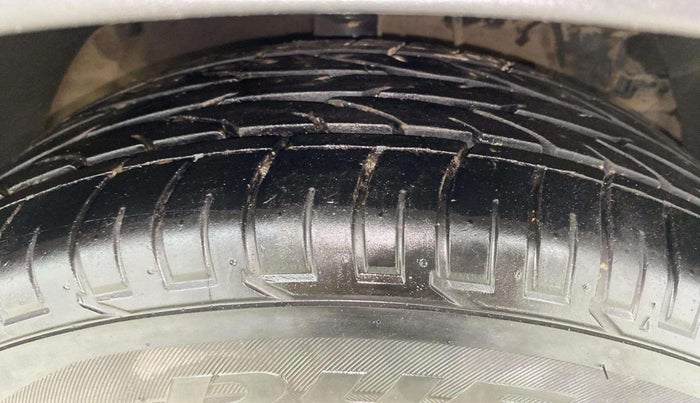 2023 Mahindra XUV300 W8 (O) 1.2 PETROL, Petrol, Manual, 11,729 km, Right Front Tyre Tread