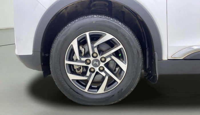 2023 Mahindra XUV300 W8 (O) 1.2 PETROL, Petrol, Manual, 11,729 km, Left Front Wheel