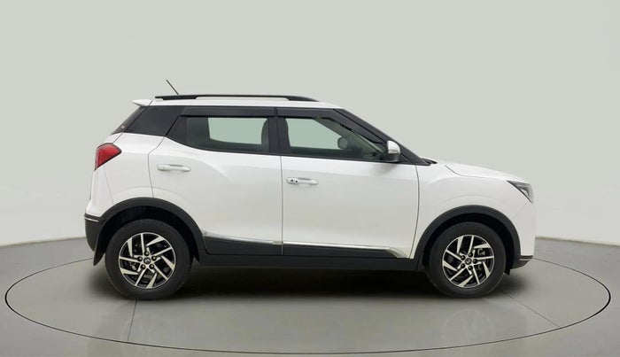 2023 Mahindra XUV300 W8 (O) 1.2 PETROL, Petrol, Manual, 11,729 km, Right Side View