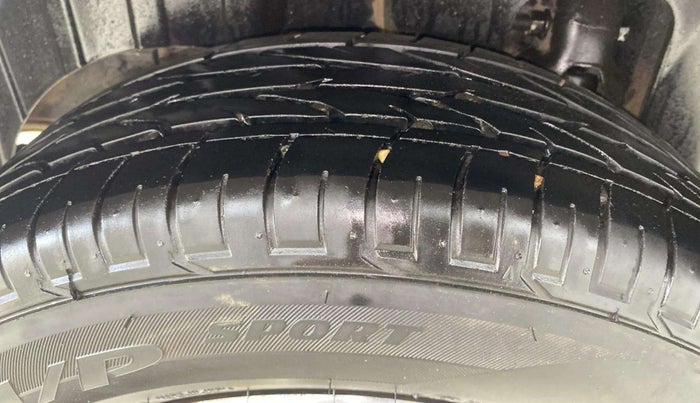 2023 Mahindra XUV300 W8 (O) 1.2 PETROL, Petrol, Manual, 11,729 km, Right Rear Tyre Tread