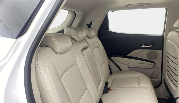 2023 Mahindra XUV300 W8 (O) 1.2 PETROL, Petrol, Manual, 11,729 km, Right Side Rear Door Cabin