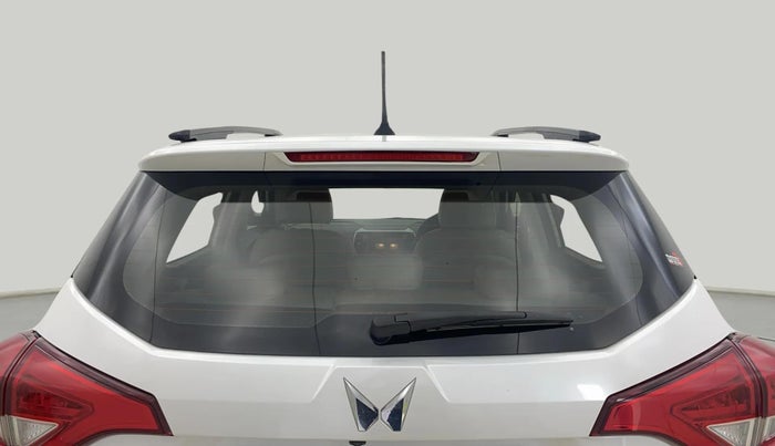 2023 Mahindra XUV300 W8 (O) 1.2 PETROL, Petrol, Manual, 11,729 km, Rear Windshield