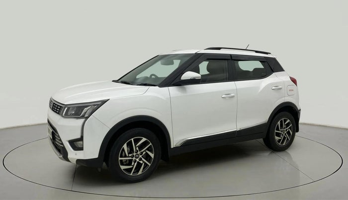 2023 Mahindra XUV300 W8 (O) 1.2 PETROL, Petrol, Manual, 11,729 km, Left Front Diagonal