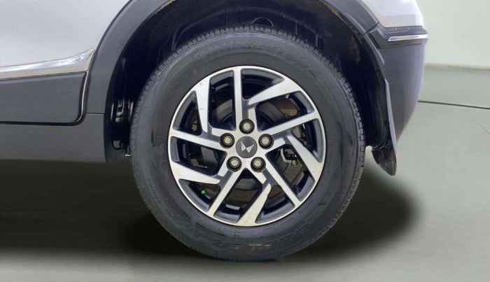 2023 Mahindra XUV300 W8 (O) 1.2 PETROL, Petrol, Manual, 11,729 km, Left Rear Wheel
