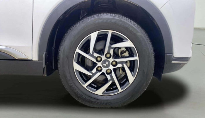 2023 Mahindra XUV300 W8 (O) 1.2 PETROL, Petrol, Manual, 11,729 km, Right Front Wheel