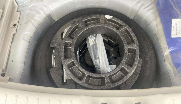 2023 Mahindra XUV300 W8 (O) 1.2 PETROL, Petrol, Manual, 11,729 km, Spare Tyre