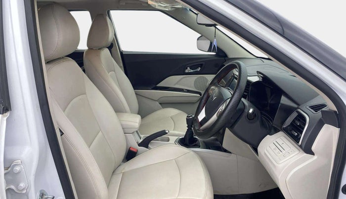2023 Mahindra XUV300 W8 (O) 1.2 PETROL, Petrol, Manual, 11,729 km, Right Side Front Door Cabin