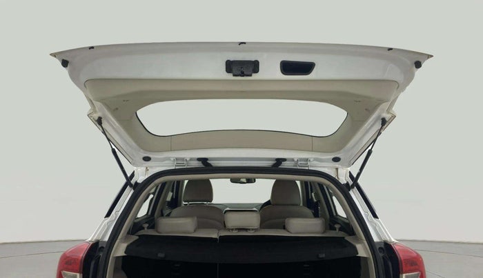 2023 Mahindra XUV300 W8 (O) 1.2 PETROL, Petrol, Manual, 11,729 km, Boot Door Open