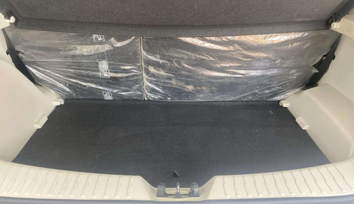 2023 Mahindra XUV300 W8 (O) 1.2 PETROL, Petrol, Manual, 11,729 km, Boot Inside