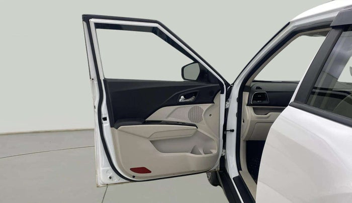 2023 Mahindra XUV300 W8 (O) 1.2 PETROL, Petrol, Manual, 11,729 km, LHS Front Door