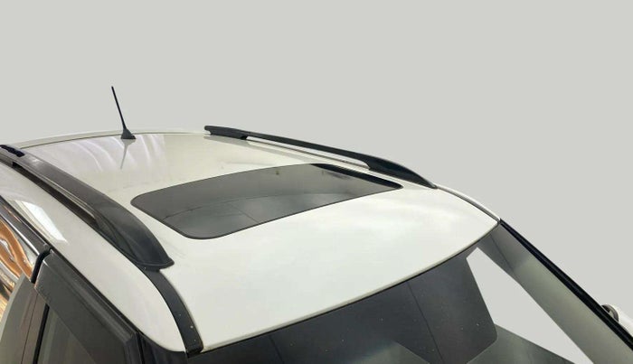 2023 Mahindra XUV300 W8 (O) 1.2 PETROL, Petrol, Manual, 11,729 km, Roof