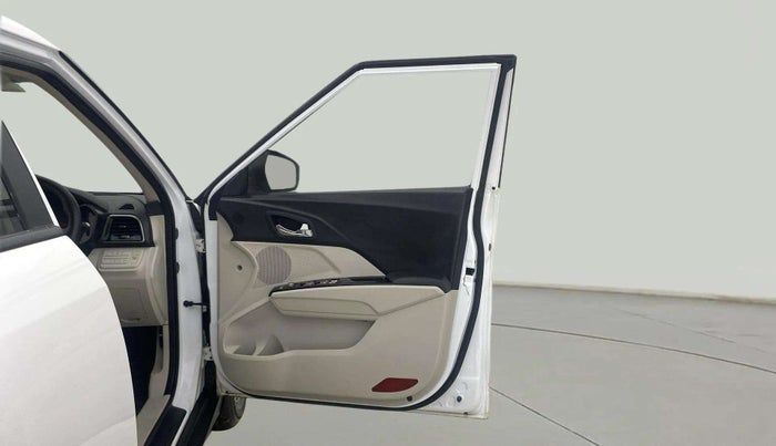 2023 Mahindra XUV300 W8 (O) 1.2 PETROL, Petrol, Manual, 11,729 km, RHS Front Door