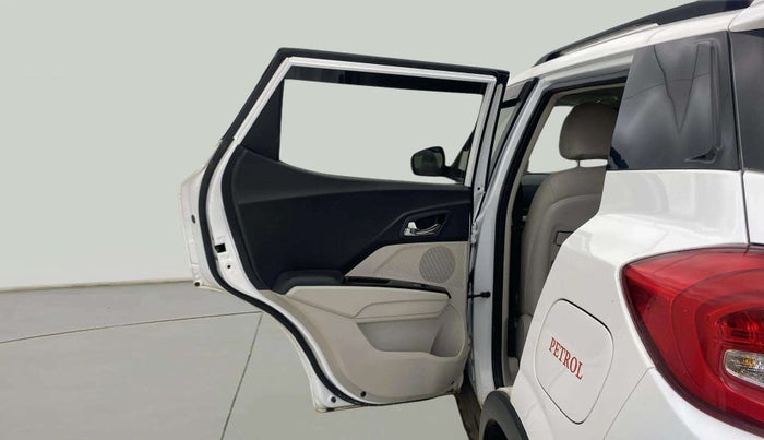 2023 Mahindra XUV300 W8 (O) 1.2 PETROL, Petrol, Manual, 11,729 km, LHS Rear Door