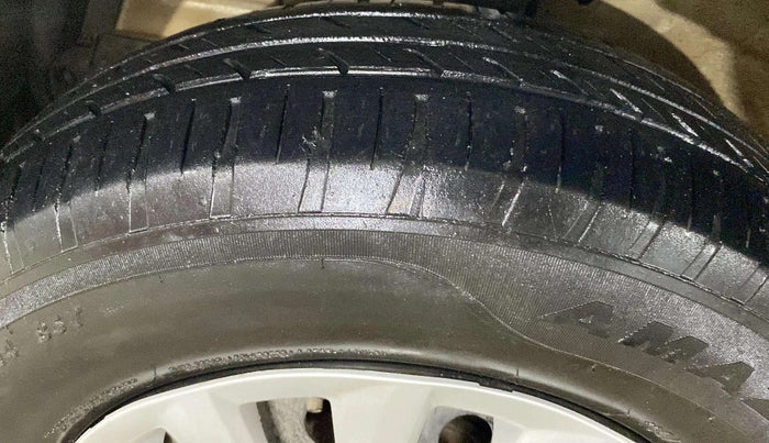 2013 Maruti Swift Dzire VXI, Petrol, Manual, 1,12,077 km, Right Front Tyre Tread
