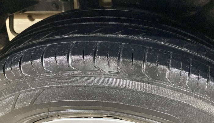 2013 Maruti Swift Dzire VXI, Petrol, Manual, 1,12,077 km, Left Front Tyre Tread