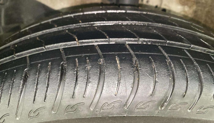 2014 Honda Amaze 1.2L I-VTEC S, Petrol, Manual, 33,558 km, Left Front Tyre Tread