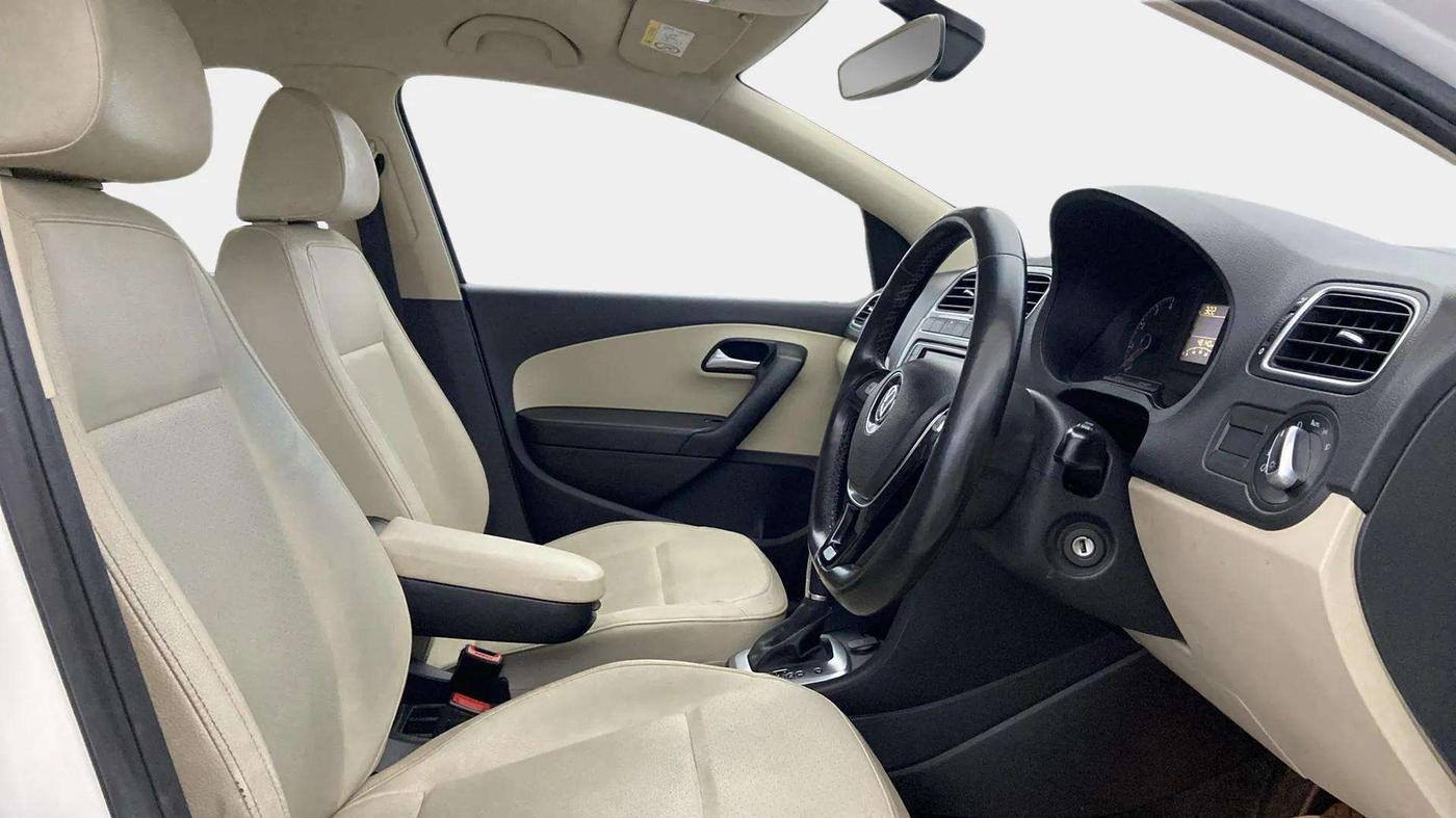 2019 Volkswagen Vento 1.2 TSI HIGHLINE PLUS AT, Petrol, Automatic, 48,130 km, Right Side Front Door Cabin