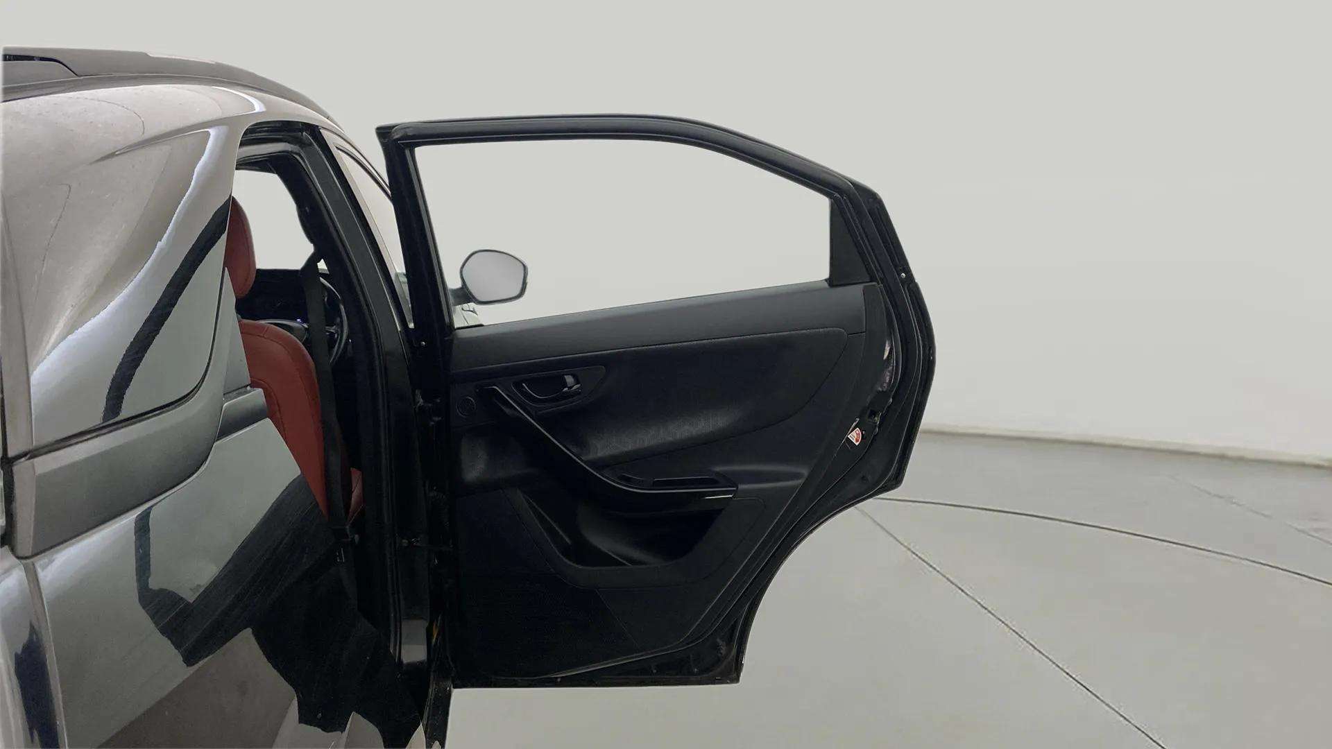 RHS-Rear-Door-Open-33