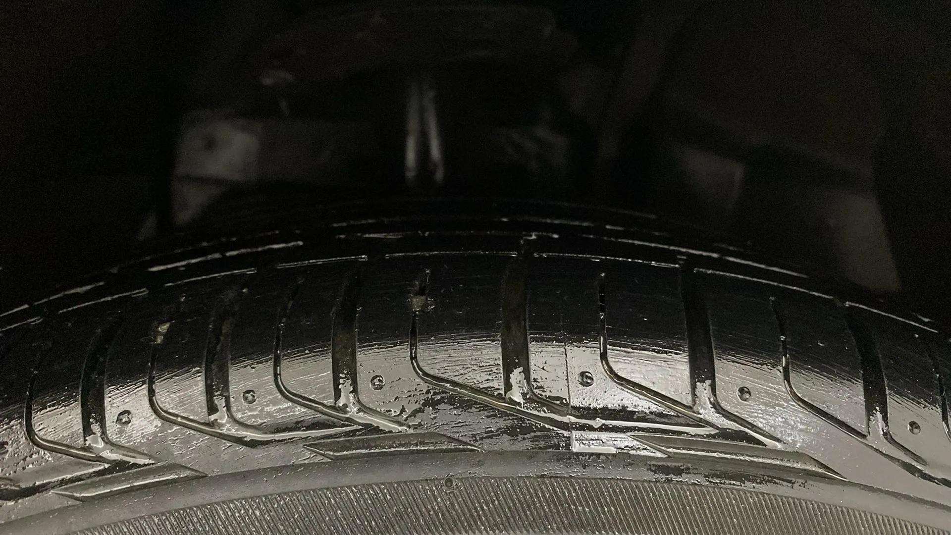 RHS-Front-Tyre-Tread-18