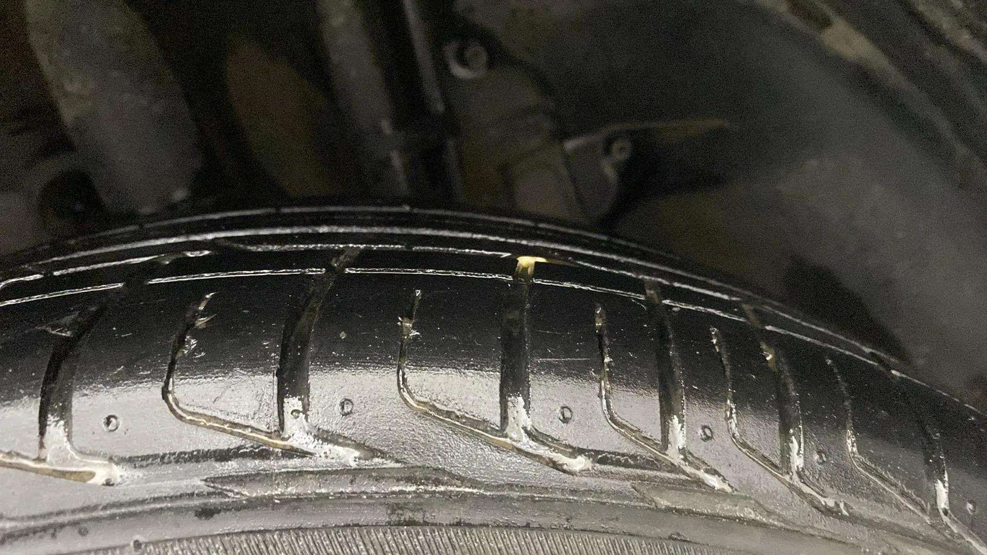 LHS-Rear-Tyre-Tread-21