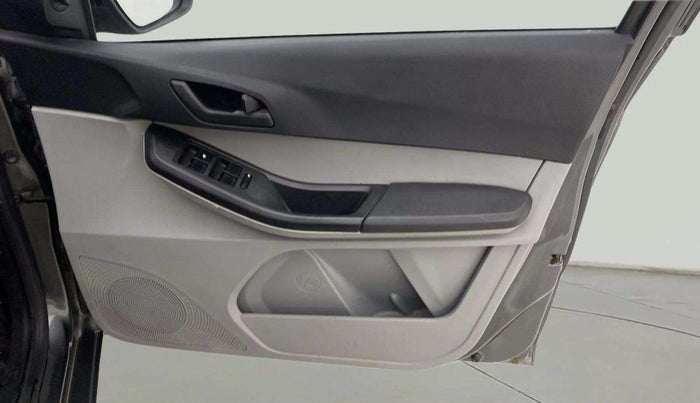 2022 Tata Tiago XT PETROL, CNG, Manual, 33,348 km, Driver Side Door Panels Control