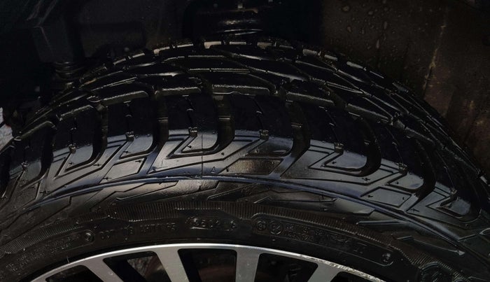 2022 Mahindra Thar LX HT PETROL 4WD MT, Petrol, Manual, 33,159 km, Left Front Tyre Tread