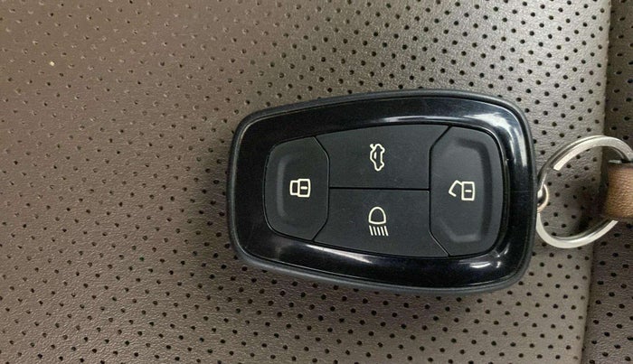 2022 Tata Harrier XZ PLUS 2.0L, Diesel, Manual, 87,204 km, Key Close Up