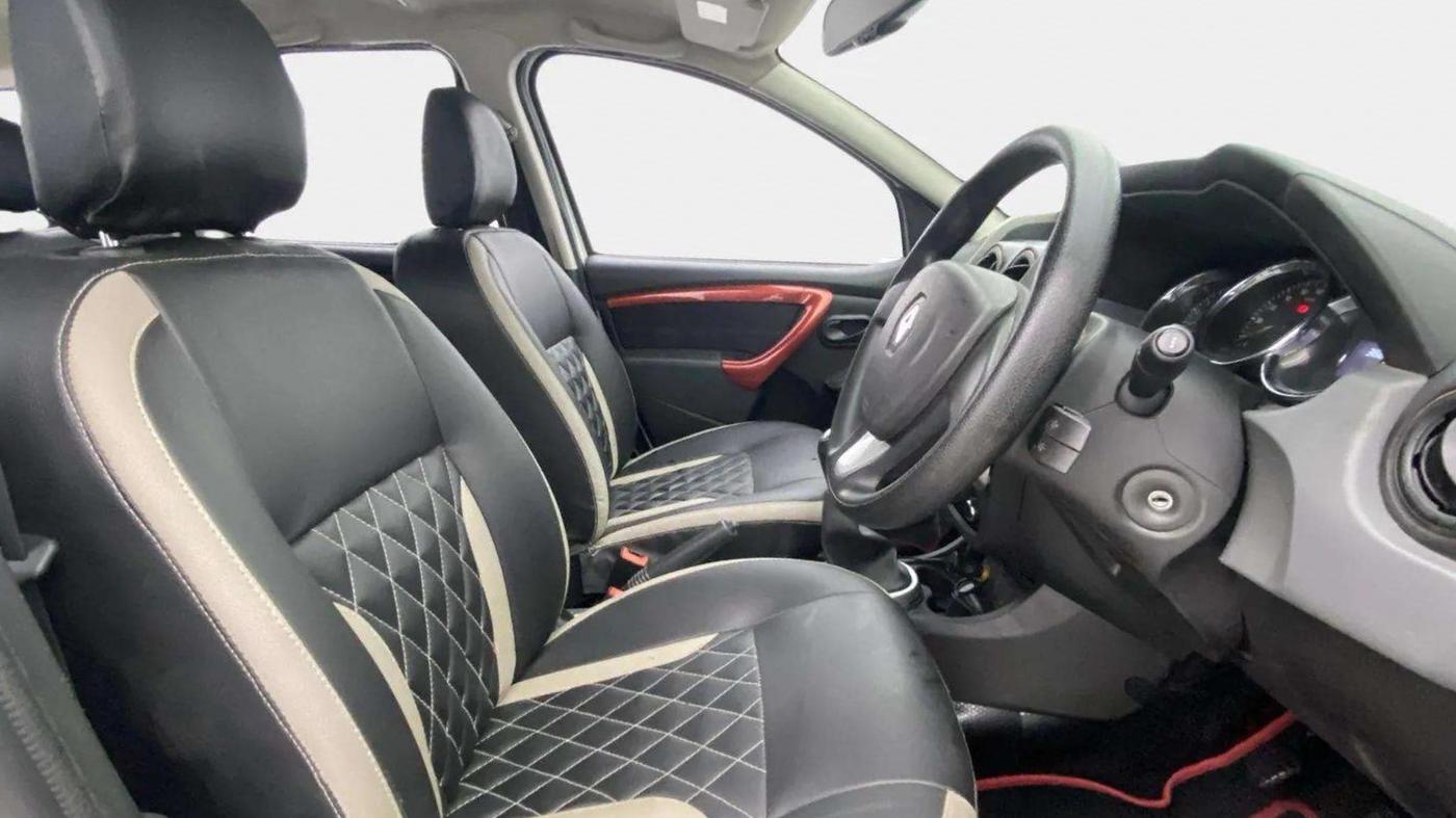 2017 Renault Duster 85 PS RXS MT DIESEL, Diesel, Manual, 39,131 km, Right Side Front Door Cabin
