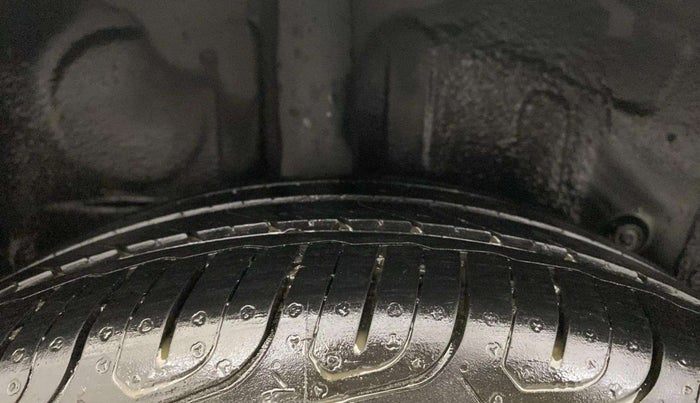 2014 Toyota Etios G, Petrol, Manual, 74,557 km, Right Rear Tyre Tread