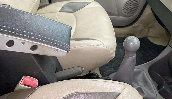 2014 Toyota Etios G, Petrol, Manual, 74,557 km, Gear Lever
