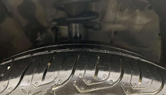 2014 Toyota Etios G, Petrol, Manual, 74,557 km, Right Front Tyre Tread
