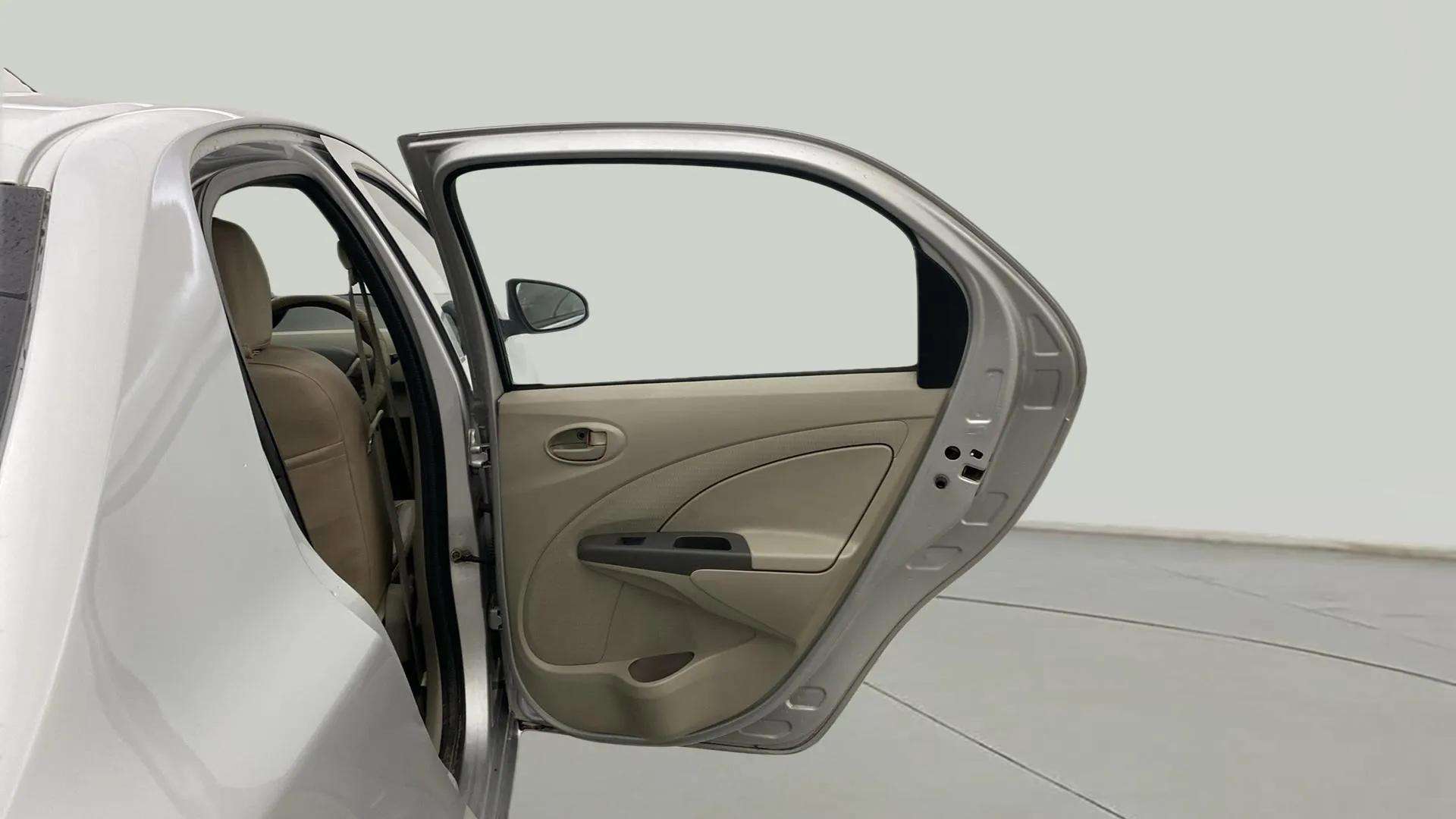 RHS-Rear-Door-Open-33