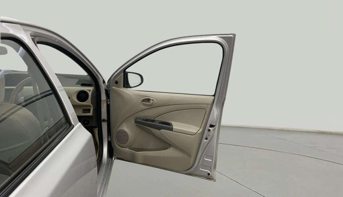 2014 Toyota Etios G, Petrol, Manual, 74,557 km, RHS Front Door