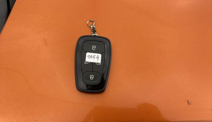 2021 Tata PUNCH CREATIVE  1.2 RTN DUAL TONE, Petrol, Manual, 23,562 km, Key Close Up