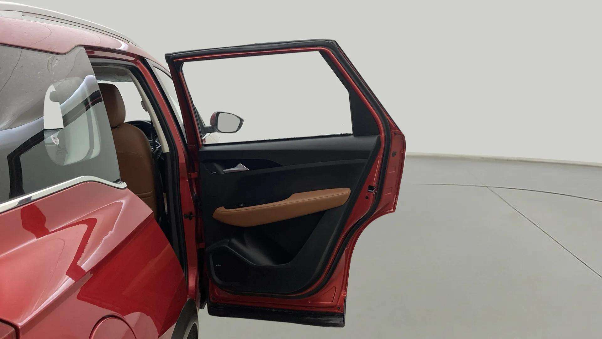 RHS-Rear-Door-Open-33