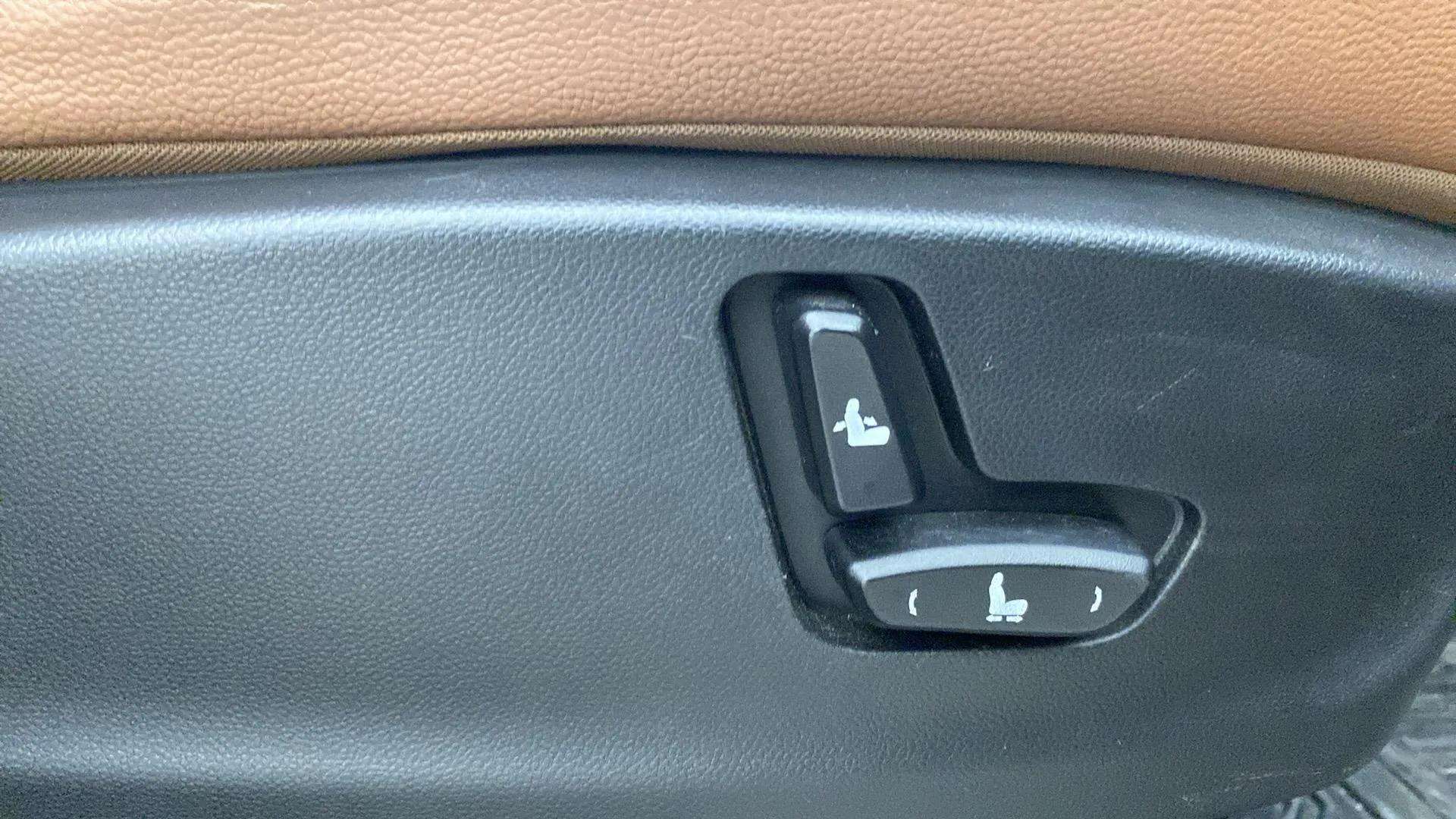 Driver-side-adjustment-panel-40