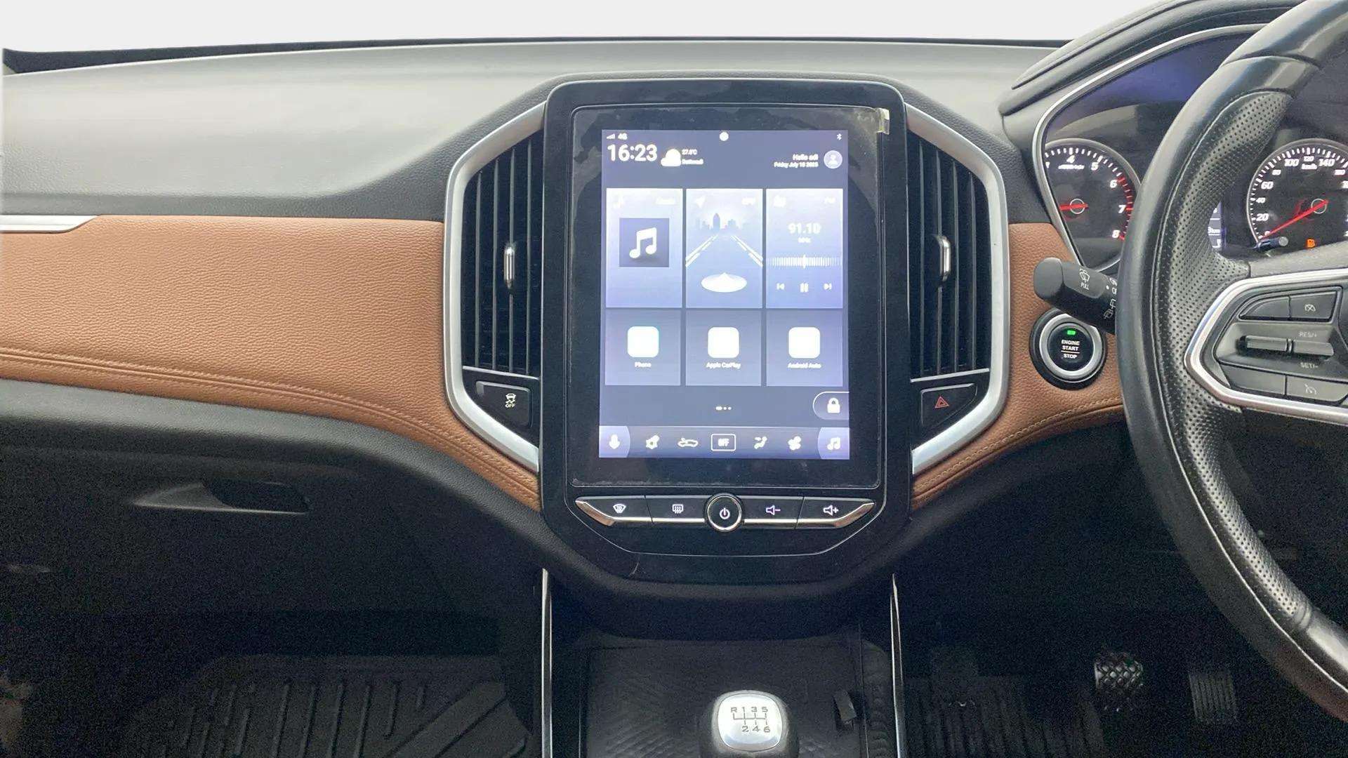 Center-console---infotainment-28