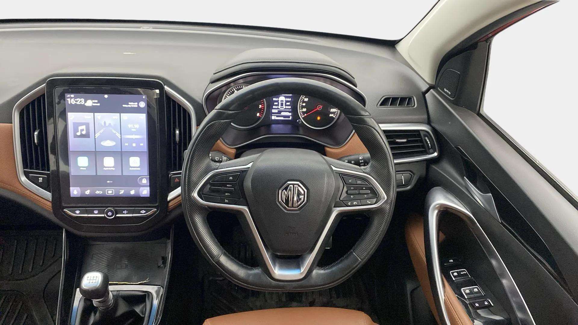 Steering-wheel-close-up-29