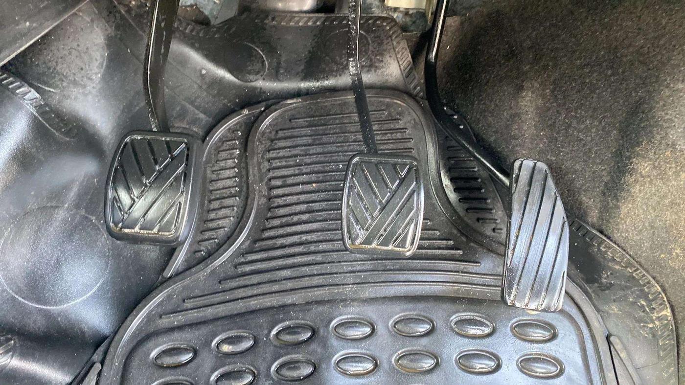 2015 Maruti Wagon R 1.0 VXI, Petrol, Manual, 39,825 km, Pedals
