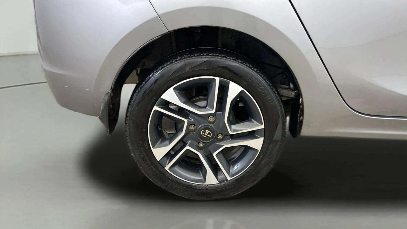 2018 Tata TIGOR XZ PLUS PETROL, Petrol, Manual, 44,467 km, Right Rear Wheel