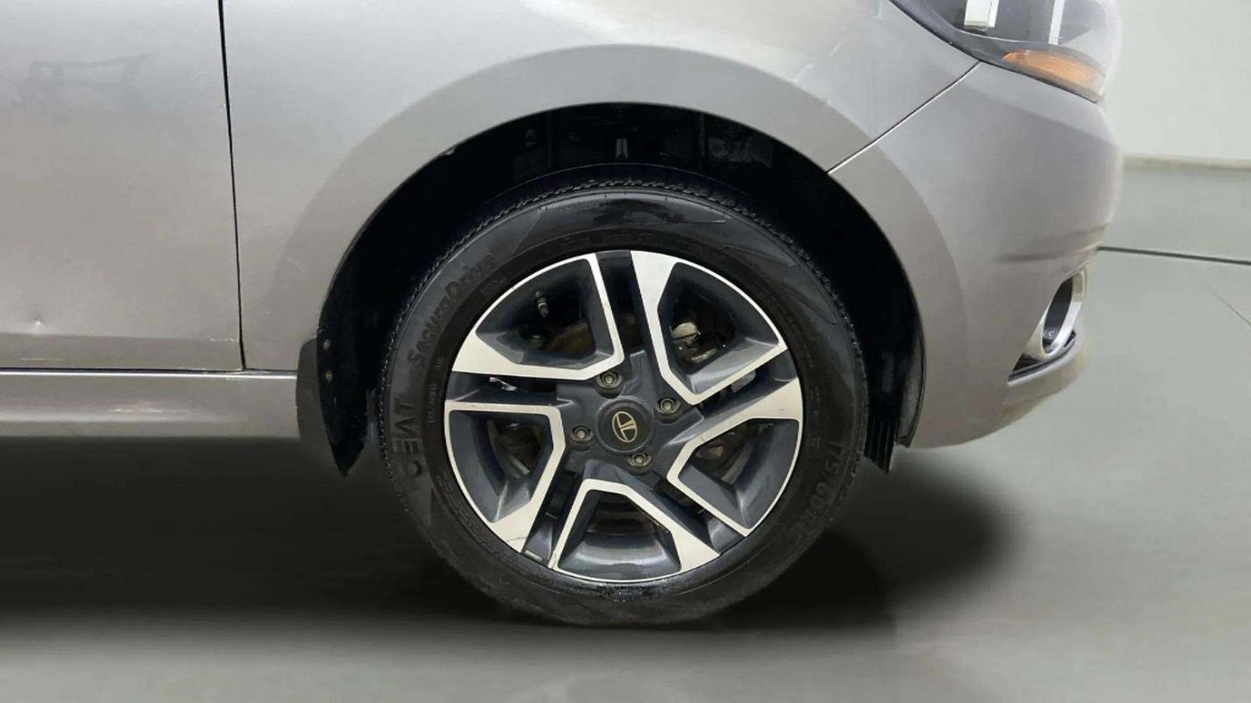 2018 Tata TIGOR XZ PLUS PETROL, Petrol, Manual, 44,467 km, Right Front Wheel